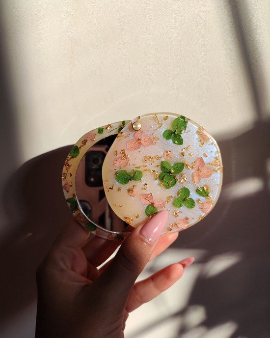 Χειροποίητο καθρεφτάκι -FLORALIA- Υγρό γυαλί