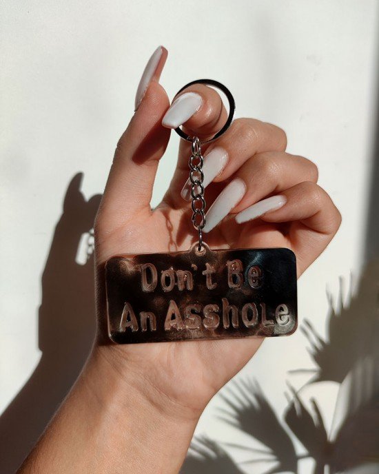Χειροποίητο Μπρελόκ "DON'T BE AN ASSHOLE"