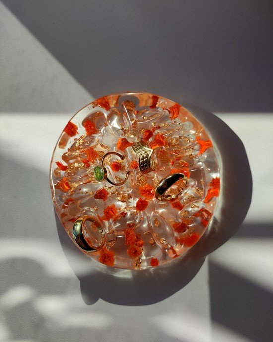 Χειροποίητος Δίσκος δαχτυλιδιών -SORALIE- υγρό γυαλί, λουλούδια