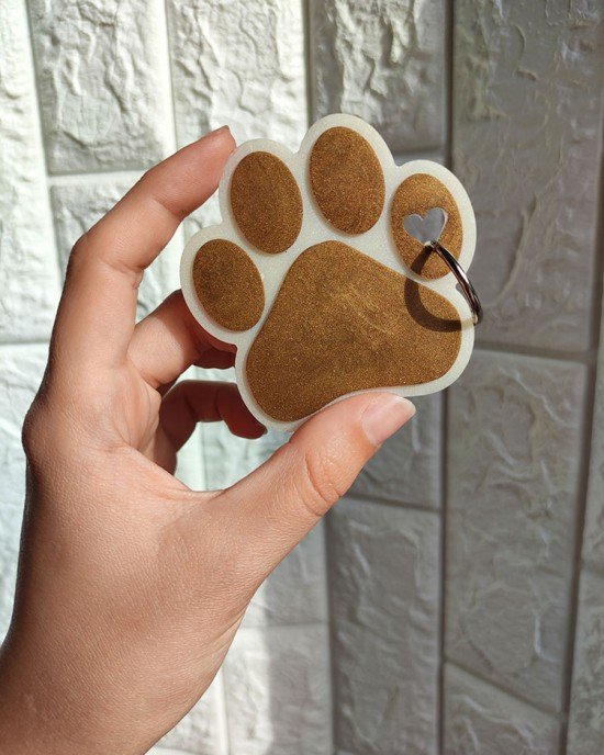 Χειροποίητο πατουσάκι μπρελόκ απο υγρό γυαλί - λευκό - χρυσό