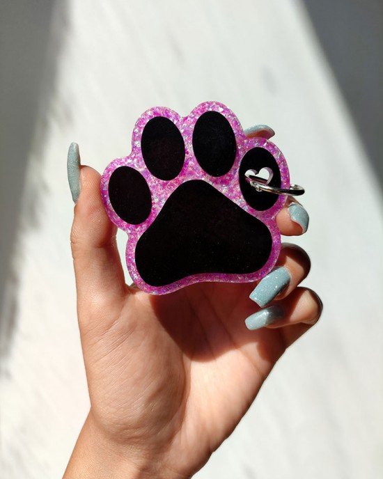 Χειροποίητο Πατουσάκι μπρελόκ απο υγρό γυαλί - ροζ γκλίτερ με μαύρο