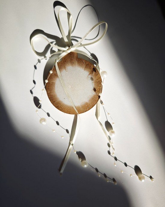 Χριστουγεννιάτικο στολίδι - λευκόχρυση μπάλα - Ρητίνη