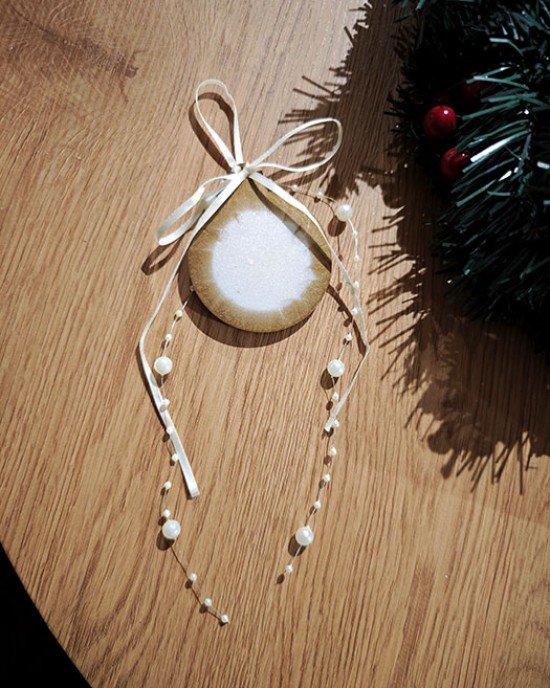 Χριστουγεννιάτικο στολίδι - λευκόχρυση μπάλα - Ρητίνη